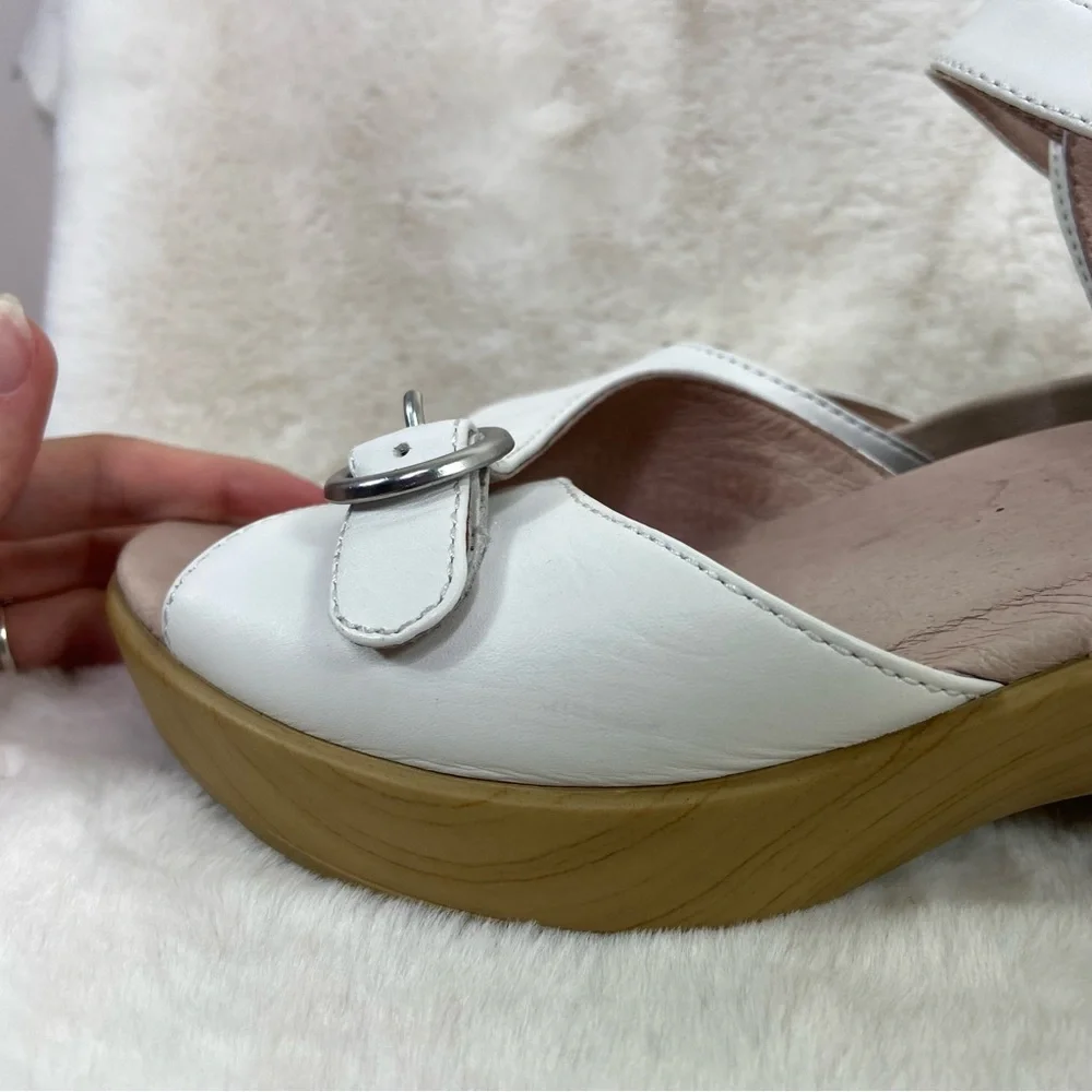 Dansko White June Leather Sandal size 39/8.5/9. - Picture 10 of 15